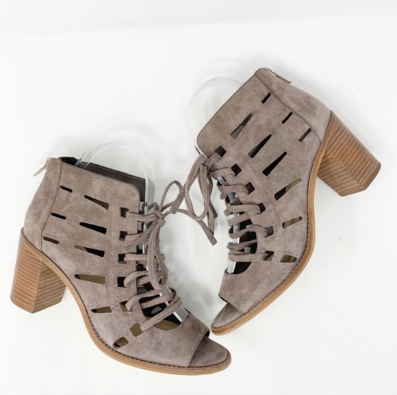 Vince Camuto Tressa Perforated Lace Up Sandal 6.5M - Picture 2 of 10